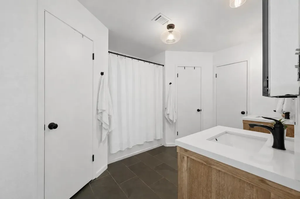 6569 Fair Valley Trail Austin TX 78749