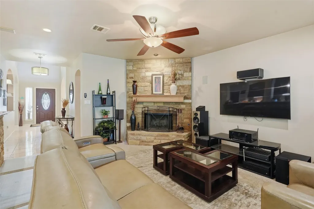 609 Portchester Castle Path Pflugerville TX 78660