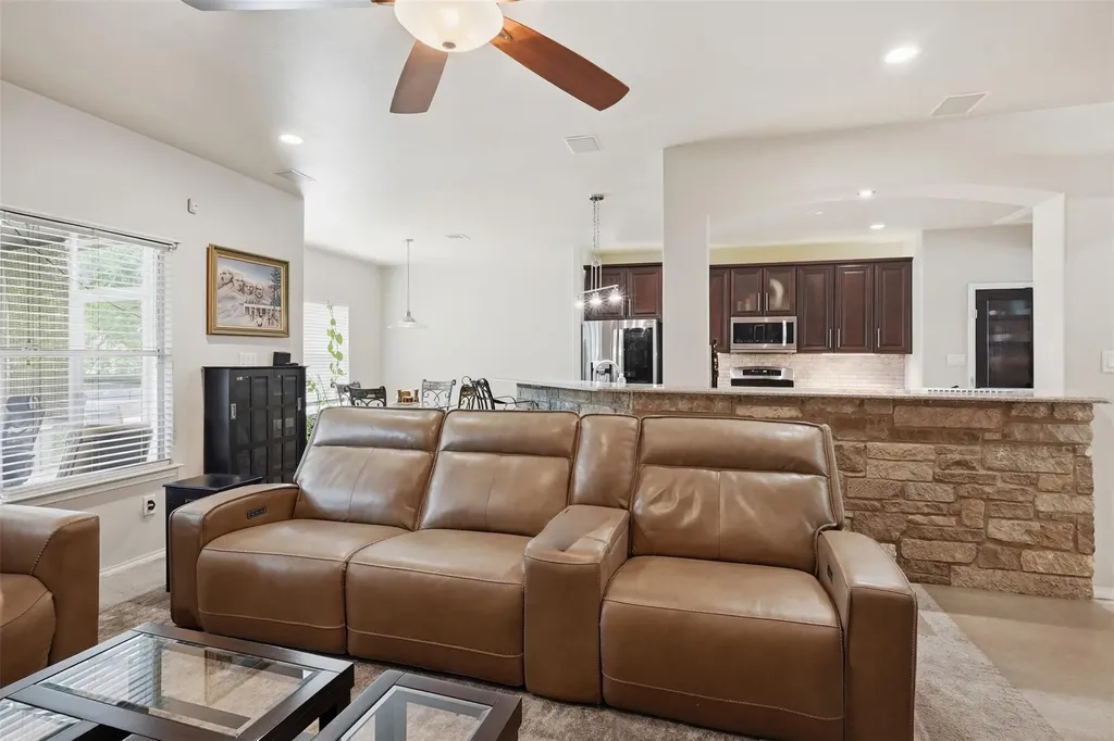 609 Portchester Castle Path Pflugerville TX 78660