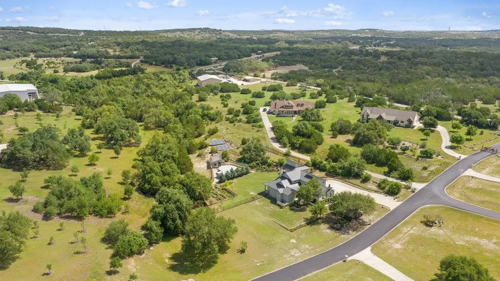 409 Dos Lagos Dripping Springs TX 78620