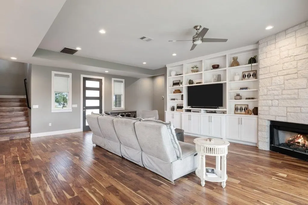 409 Dos Lagos Dripping Springs TX 78620