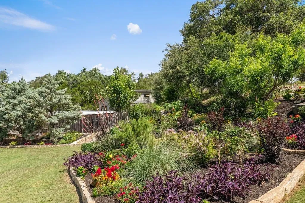 409 Dos Lagos Dripping Springs TX 78620