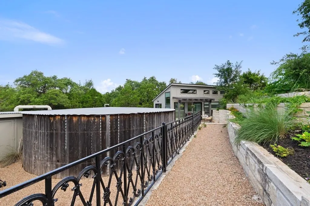 409 Dos Lagos Dripping Springs TX 78620