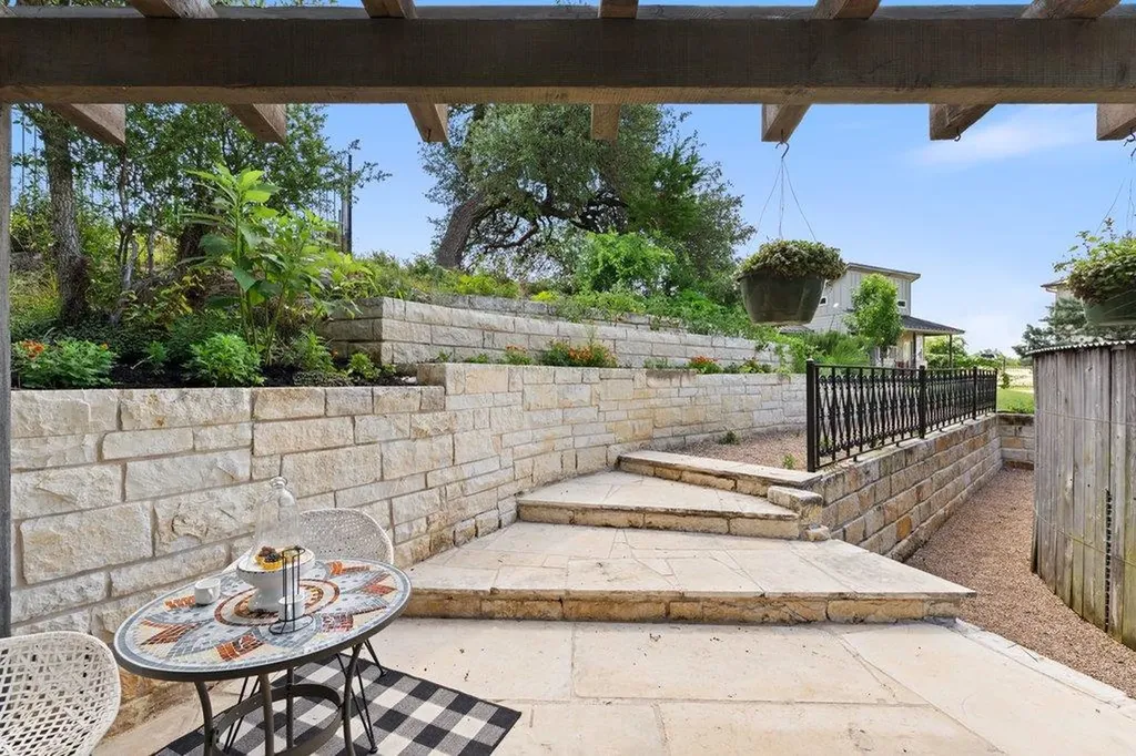 409 Dos Lagos Dripping Springs TX 78620