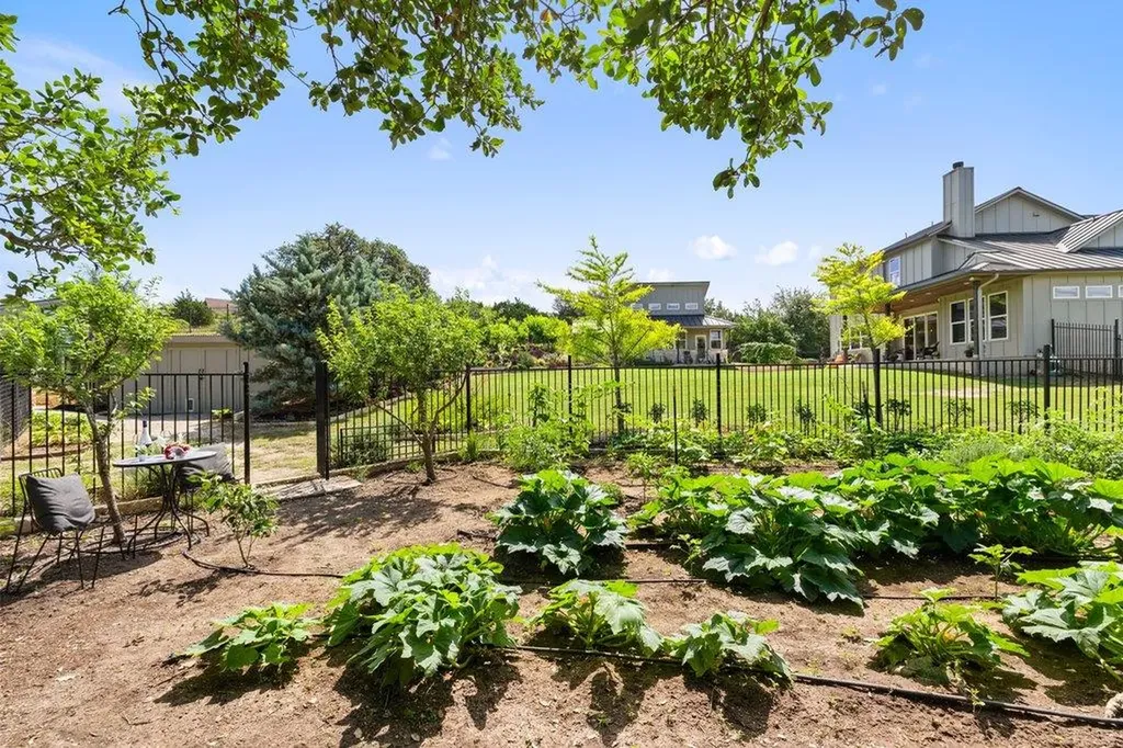 409 Dos Lagos Dripping Springs TX 78620