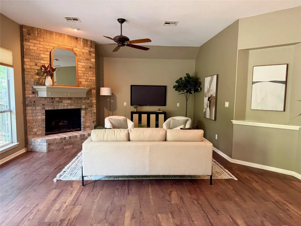 8024 Cobblestone Austin TX 78735