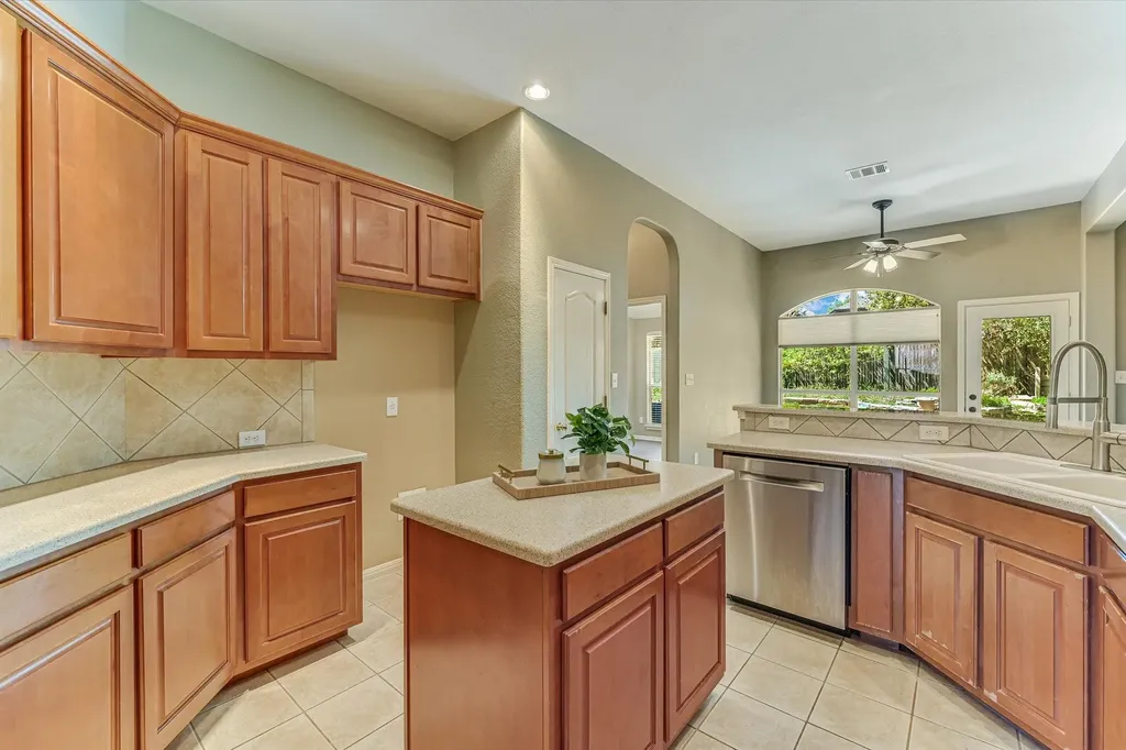 8024 Cobblestone Austin TX 78735