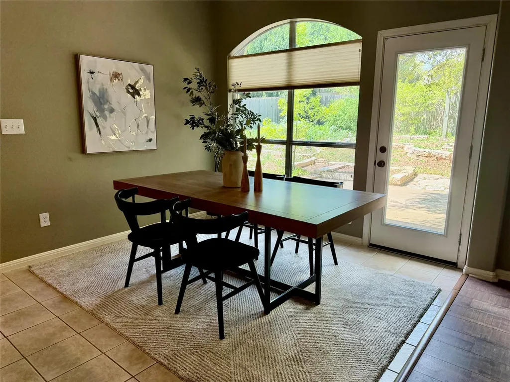8024 Cobblestone Austin TX 78735