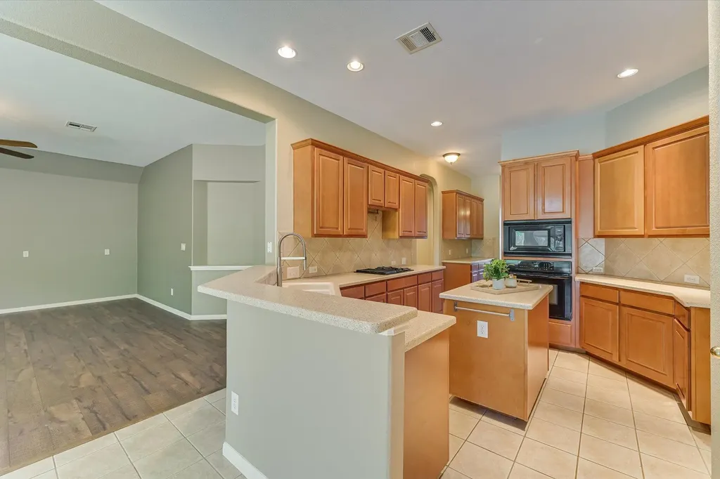 8024 Cobblestone Austin TX 78735
