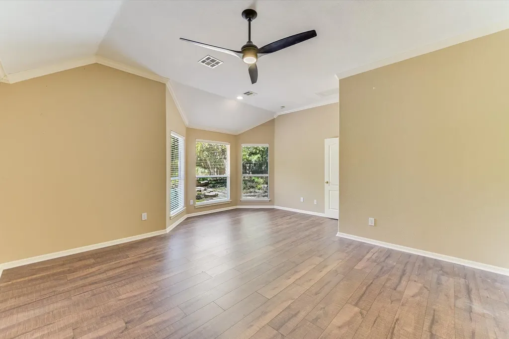 8024 Cobblestone Austin TX 78735
