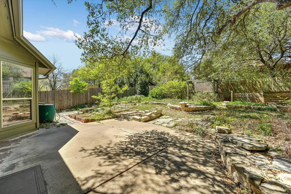 8024 Cobblestone Austin TX 78735