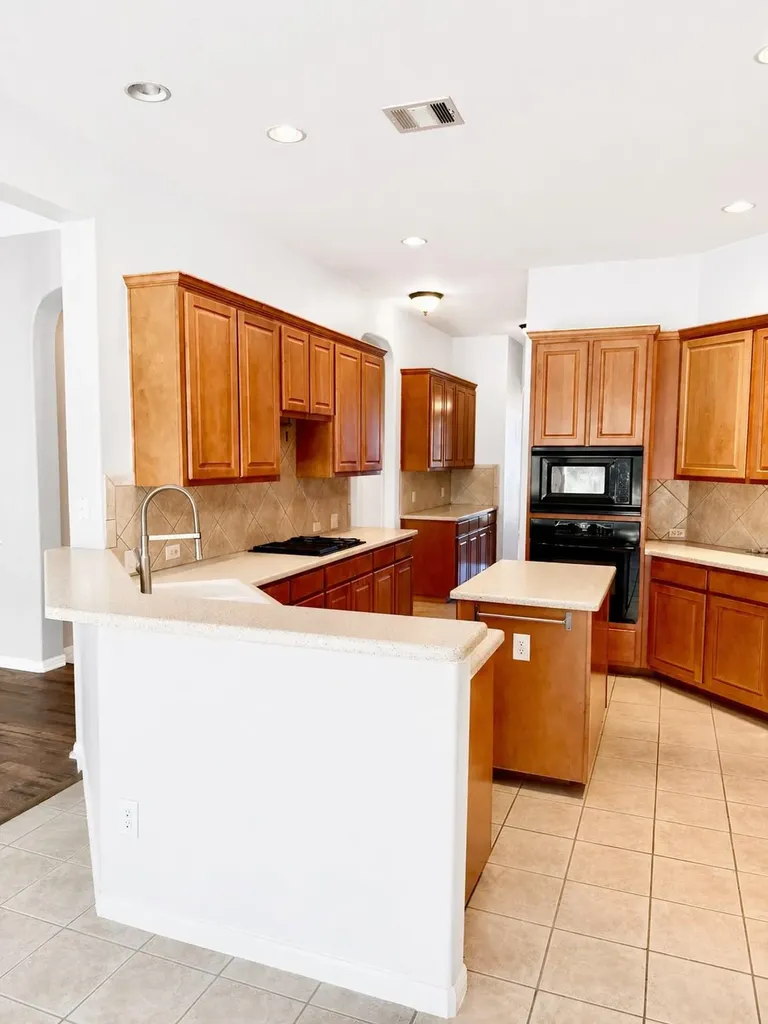 8024 Cobblestone Austin TX 78735