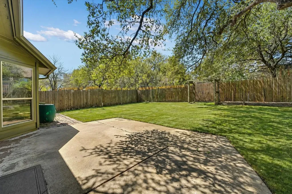 8024 Cobblestone Austin TX 78735
