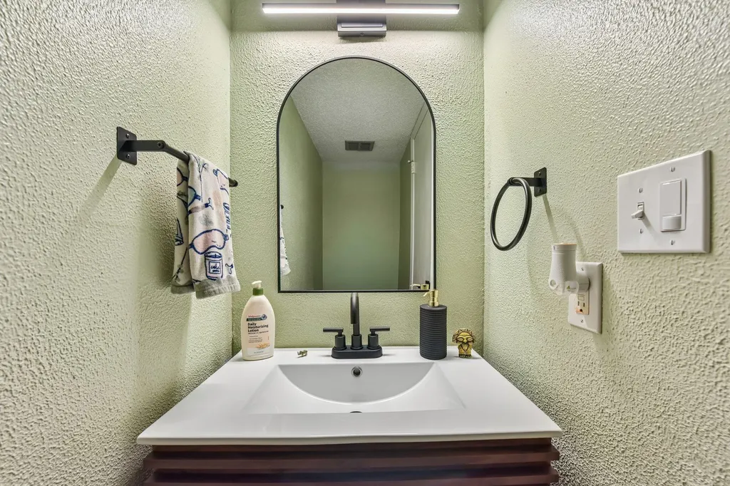 9610 Covey Ridge Austin TX 78758