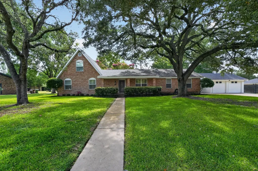 1622 Twin Island Drive Lockhart TX 78644