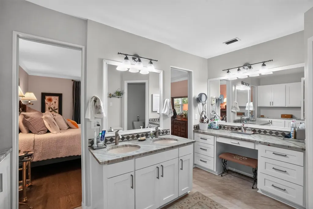 1622 Twin Island Drive Lockhart TX 78644