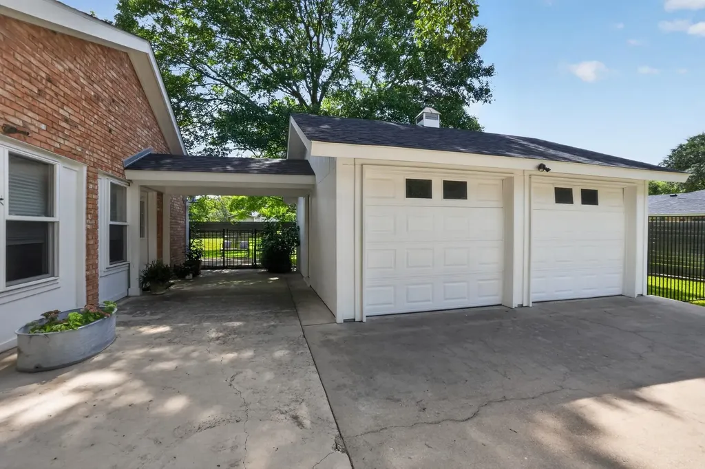 1622 Twin Island Drive Lockhart TX 78644
