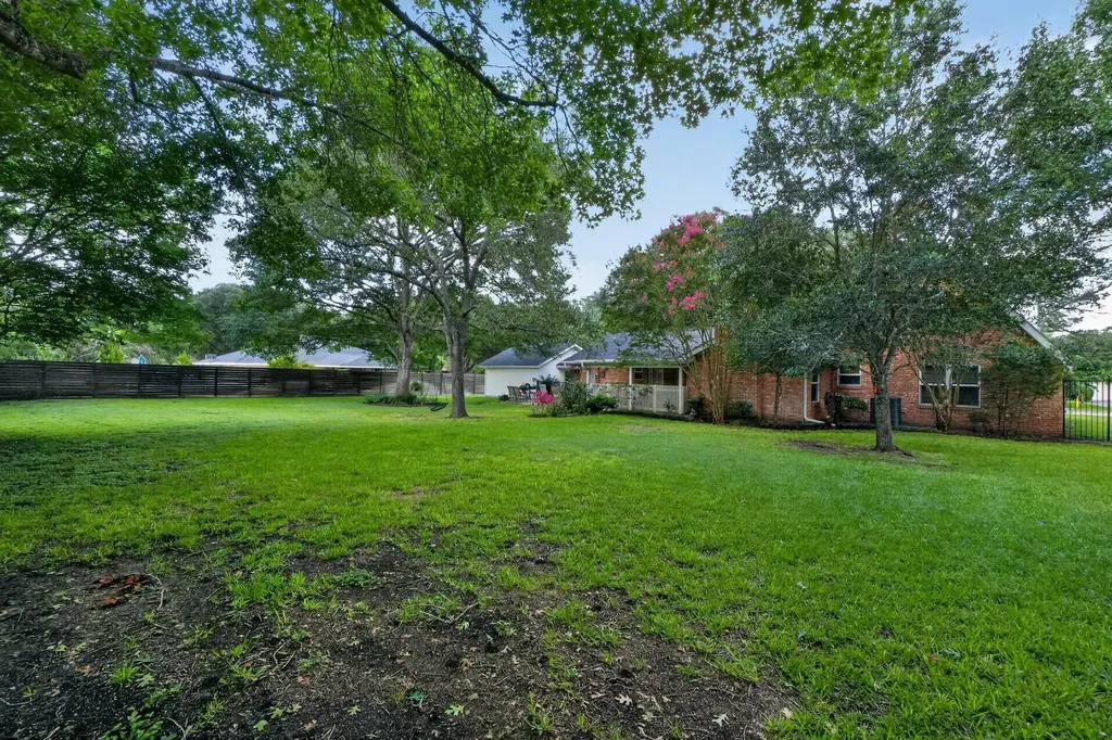 1622 Twin Island Drive Lockhart TX 78644