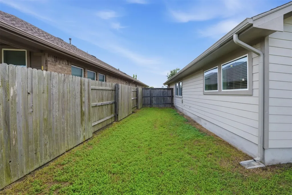 276 Gunnison Way Kyle TX 78640
