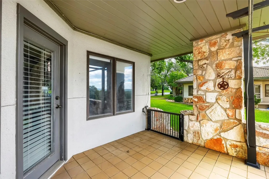 1607 Clubhouse Hill Drive Spicewood TX 78669