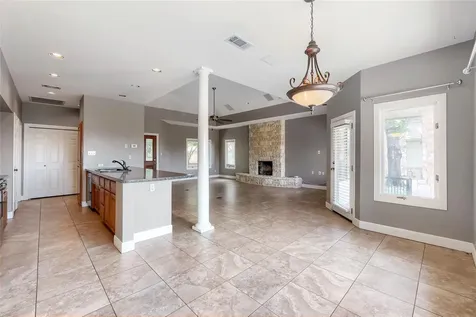 1607 Clubhouse Hill Drive Spicewood TX 78669