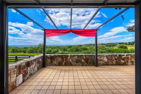 1607 Clubhouse Hill Drive Spicewood TX 78669