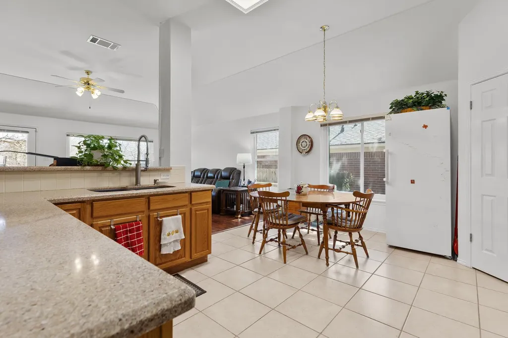 3624 Flora Vista Loop Round Rock TX 78681