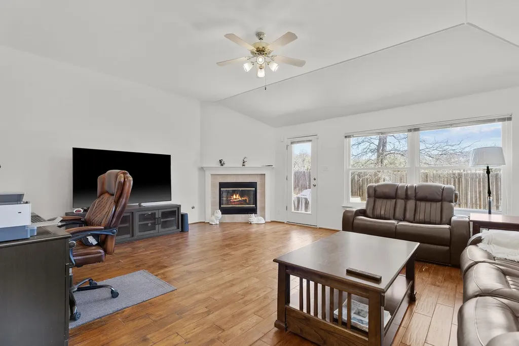 3624 Flora Vista Loop Round Rock TX 78681