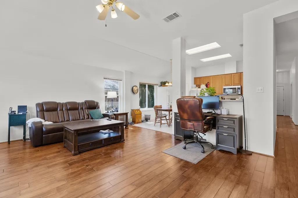 3624 Flora Vista Loop Round Rock TX 78681