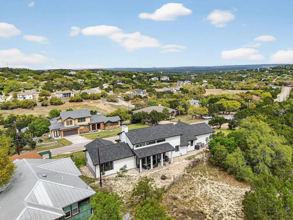 913 Larkhall Drive Spicewood TX 78669