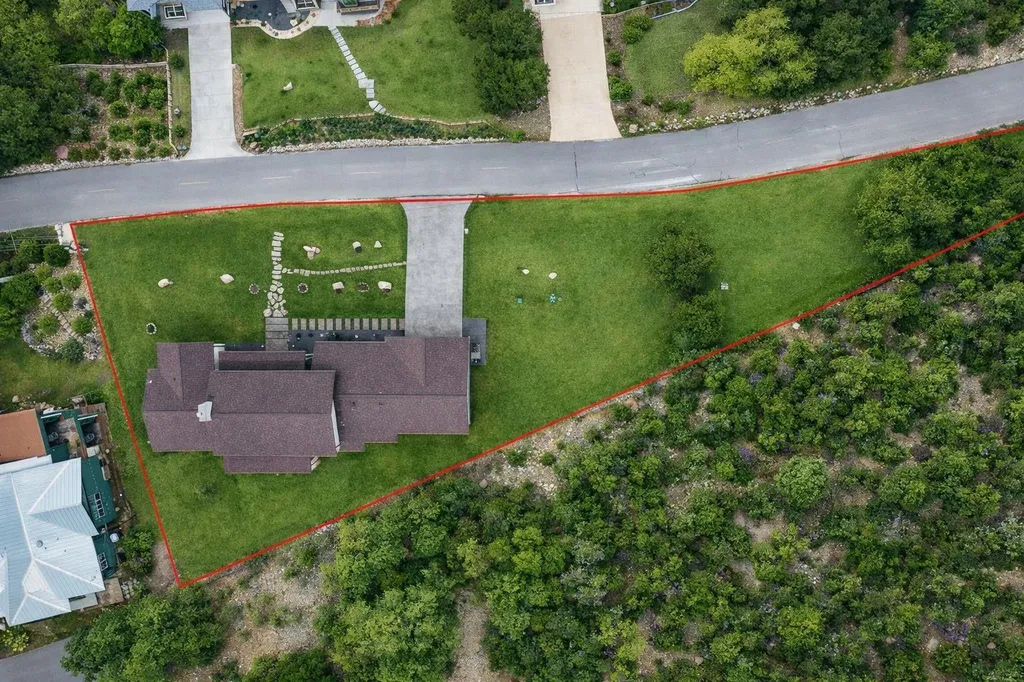 913 Larkhall Drive Spicewood TX 78669
