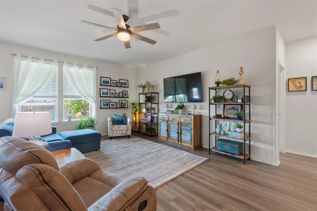 1941 T H Johnson Drive Taylor TX 76574