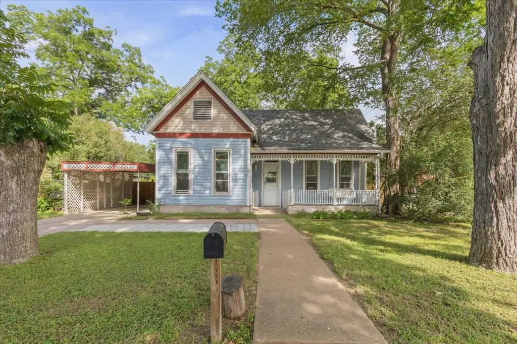 207 Hudgins Street Smithville TX 78957