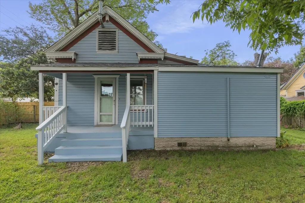 207 Hudgins Street Smithville TX 78957