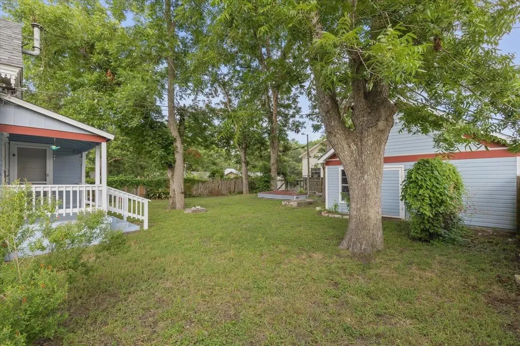 207 Hudgins Street Smithville TX 78957