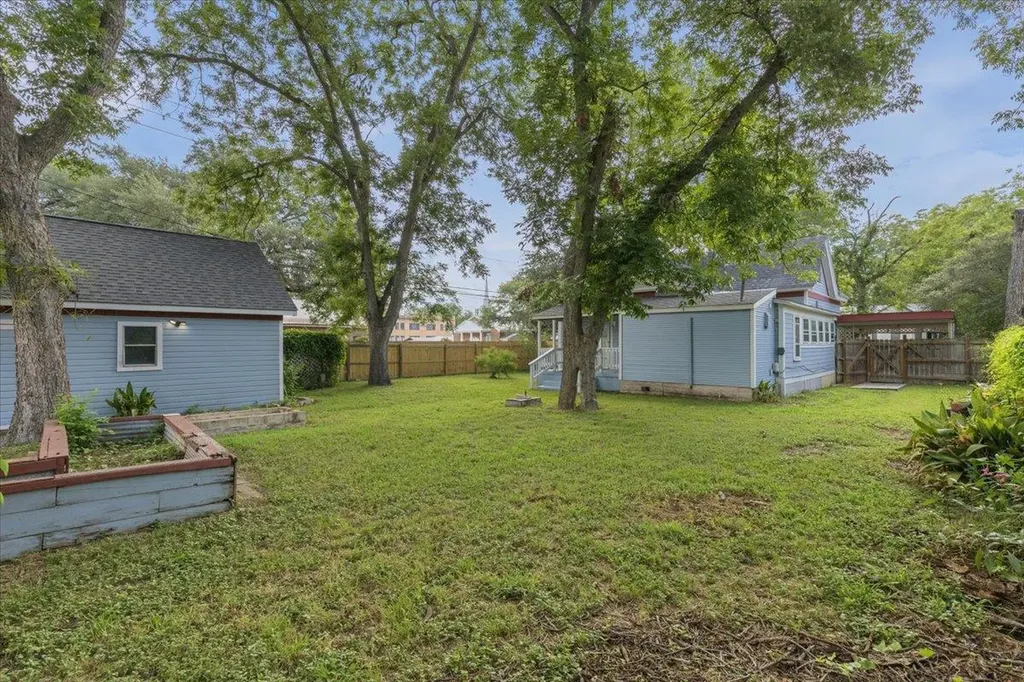 207 Hudgins Street Smithville TX 78957