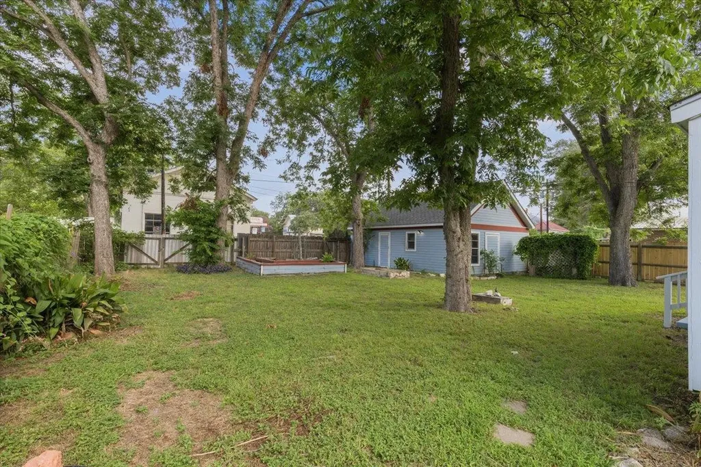 207 Hudgins Street Smithville TX 78957