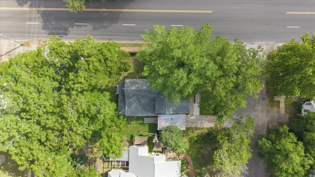 207 Hudgins Street Smithville TX 78957