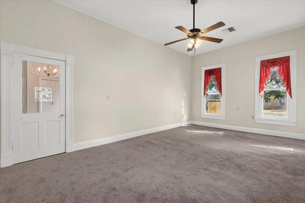 207 Hudgins Street Smithville TX 78957