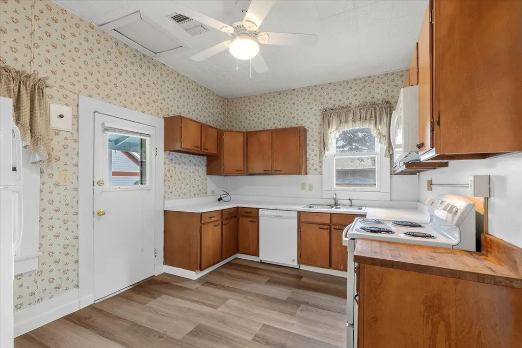 207 Hudgins Street Smithville TX 78957