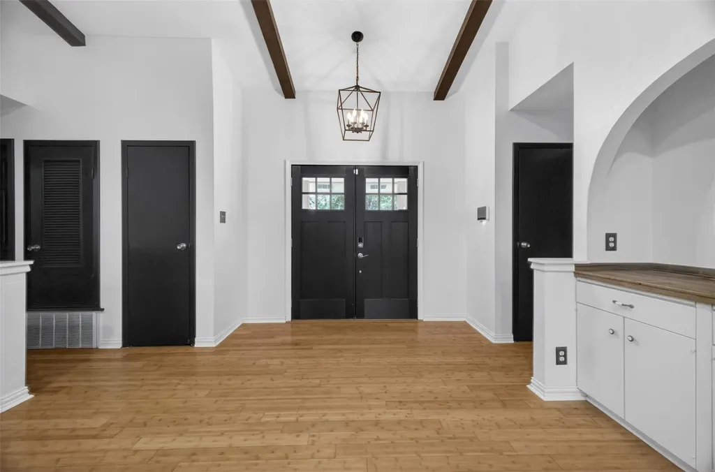 2500 Cockburn Drive Austin TX 78745