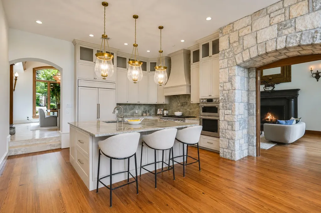 4646 Rockcliff Road Austin TX 78746