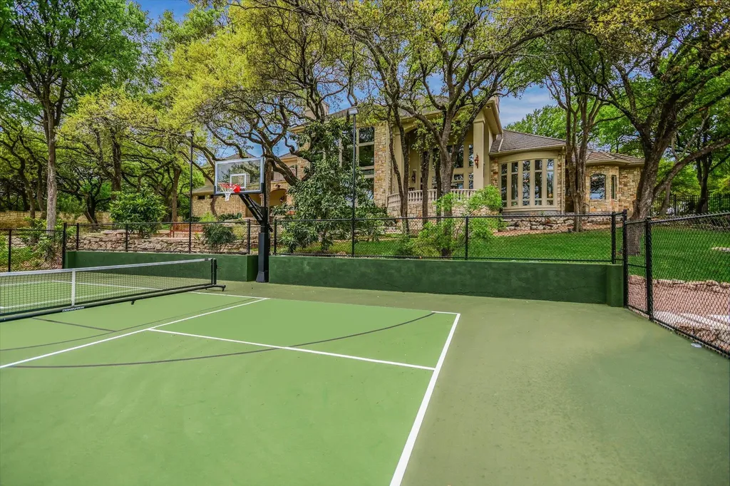 4646 Rockcliff Road Austin TX 78746