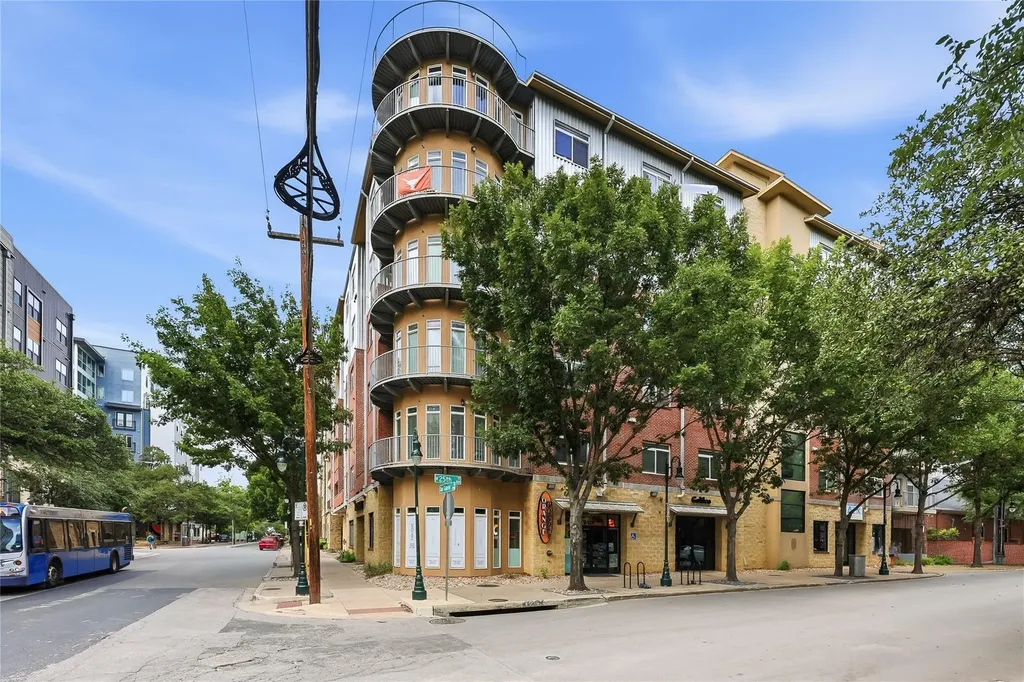910 W 25th Street Austin TX 78705