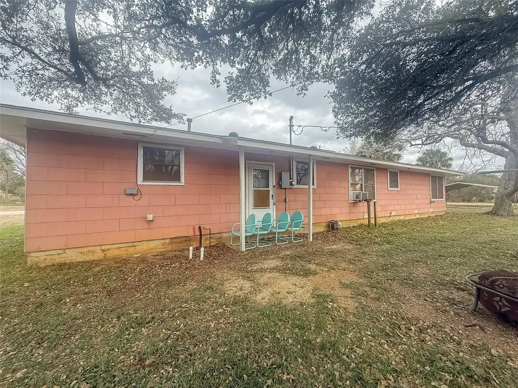 729 N Main Street Lexington TX 78947