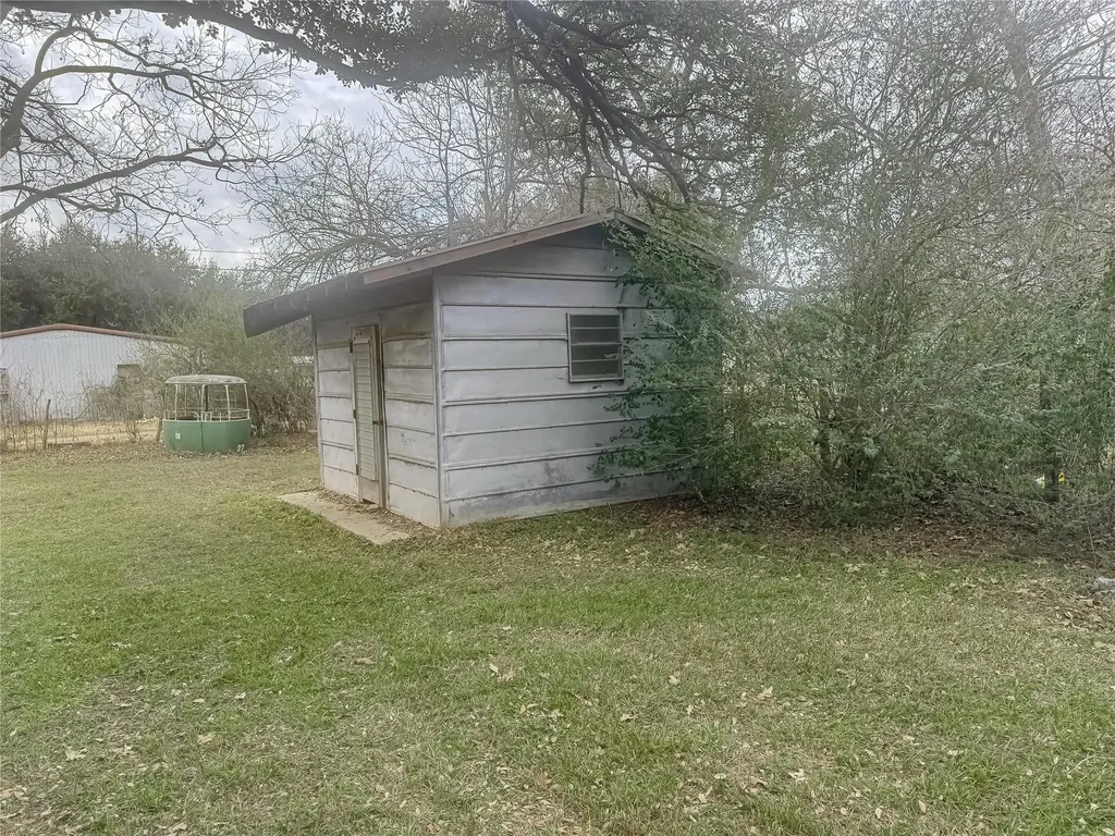 729 N Main Street Lexington TX 78947