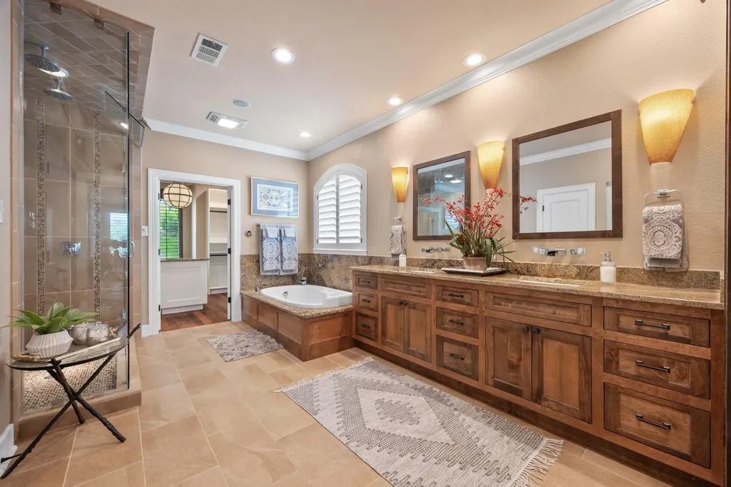 107 Edgewater Cove Lakeway TX 78734
