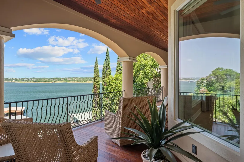 107 Edgewater Cove Lakeway TX 78734