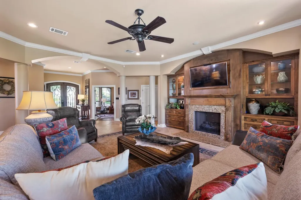 107 Edgewater Cove Lakeway TX 78734