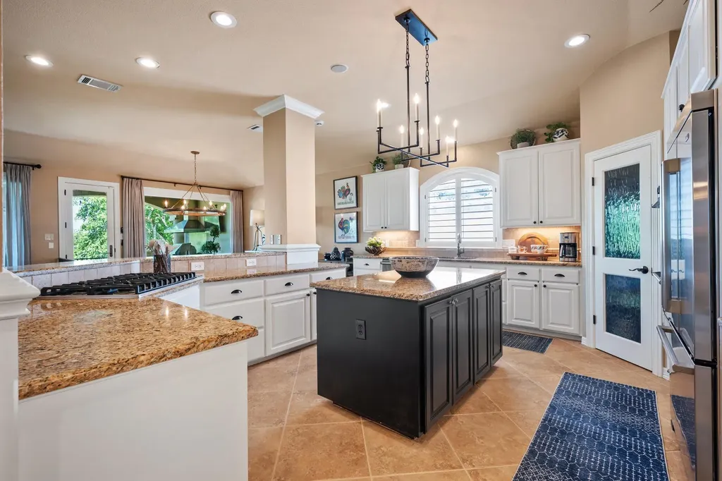 107 Edgewater Cove Lakeway TX 78734